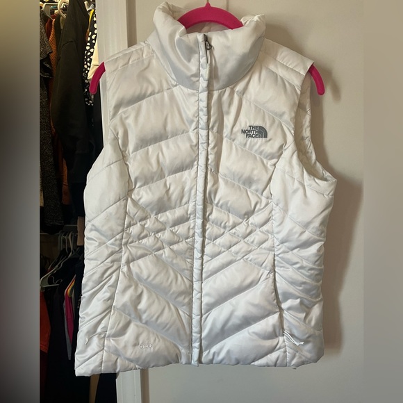 The North Face White Puffer Vest Size Medium - Picture 8 of 13